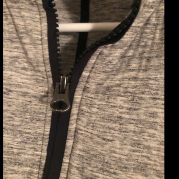 Lululemon NTS Heathered Gray Jacket Sz 6 - Picture 4 of 6